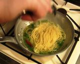 A picture of step 7 of Avocado and Tuna Aglio Olio e Peperoncino.