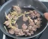 A picture of step 3 of Chicken Livers Stir Fried With Ginger.