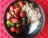Foto del paso 1 de la receta: Yogur desayuno fresa y kiwi