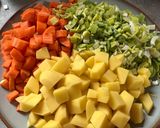 Cabanossi-Käse-Suppe Rezeptschritt 1 Foto