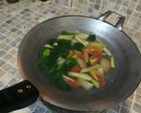 รูปขั้นตอนการทำที่ 3 ของ ต้มยำไก่ใบมะขามอ่อน