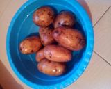 A picture of step 1 of Viazi karai.