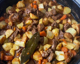 Foto del paso 6 de la receta: Guiso de ternera con patatas al vino blanco