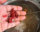 Gambar langkah 3 resipi Sup ayam dengan green tea & goji berry.