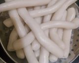 Foto langkah ke 2 dari resep Homemade Tteokbokki.