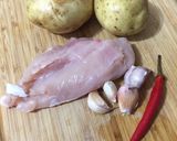 A picture of step 1 of Stir-Fried Chicken Breast with Potatoes.