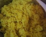 Foto langkah ke 2 dari resep Nasi kuning keluarga.
