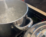 Foto del paso 9 de la receta: Tiburones con langostinos en su salsa