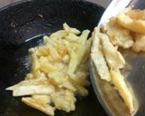 A picture of step 6 of Garlic honey chilli potato.