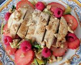 Foto del paso 7 de la receta: Ensalada de pollo con fresas