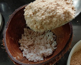 கோதுமை சிரட்டை புட்டு (தேங்காய் ஓடு புட்டு) (Kothumai sirattai puttu recipe in tamil) ரெசிபி ஸ்டேப் 2 புகைப்படம்