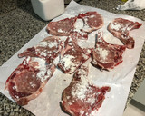 Foto del paso 1 de la receta: Chuletas de cerdo en salsa