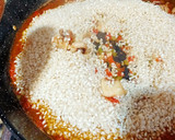 Foto del paso 6 de la receta: Arroz con rape y caldo de carne