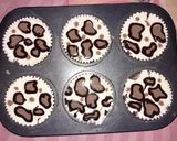 A picture of step 8 of Leopard Shiffon Cupcakes.