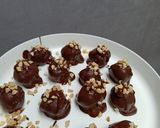 Foto langkah ke 6 dari resep Bola biskuit coklat.