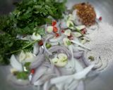 A picture of step 3 of Larb Moo / Thai Spicy Minced Pork Salad.