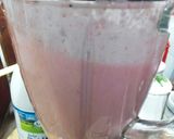 Foto del paso 3 de la receta: Batido de fresa 💜 para el desayuno