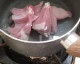 A picture of step 2 of Chinese Yam Euryale Seeds Pork Shank Soup 淮山茨實豬展湯 Healthy Soup.