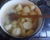 Foto del paso 3 de la receta: Puré con bistec de panita ensalada habas con cebolla
