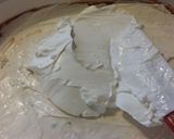 A picture of step 3 of 7ish Layer Taco dip!!.