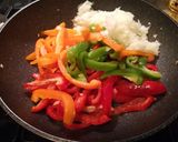 Krémes csirke "fajita" tésztával recept fázis 2 fotója