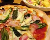 A picture of step 5 of Crispy 5-Minute Pizza Crust (with no proofing).