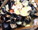 Foto del paso 12 de la receta: Mariscada al vapor de vino blanco. (Vaporada o marisco al vapor)