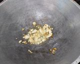 Foto langkah ke 3 dari resep Cah brokoli wortel bawang putih (Tips agar Brokoli Hijau Segar).