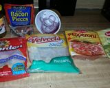 A picture of step 4 of Jens famous Lil pizzas.
