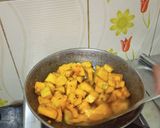 कद्दू की खट्टी मीठी सब्जी(Kaddu ki khatti meethi sabzi recipe Hindi) रेसिपी चरण 5 फोटो
