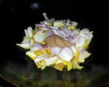A picture of step 5 of BHINDI DO PYAZA / ONION AND OKRA STIR FRY.