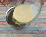 Foto del paso 4 de la receta Flan de miel con bizcocho en vasitos