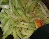 Foto langkah ke 2 dari resep Tumis Labu Jagung.