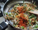 A picture of step 2 of Vegetables schezwan momos.