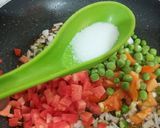 A picture of step 2 of Vegetable Maggi.