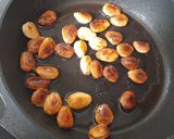 Foto del paso 4 de la receta: Rape al horno con almendra crocante