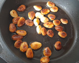 Foto del paso 4 de la receta: Rape al horno con almendra crocante