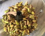 Foto del passaggio 4 della ricetta Pici al pesto di pistacchi, con vongole veraci e profumo di limone