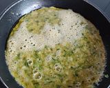Foto del paso 2 de la receta: Rollo de tortilla de calabacín con queso y pavo