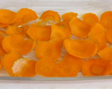 Foto del paso 1 de la receta: Merluza al horno en cama de zanahoria, zapallitos y cebolla caramelizada
