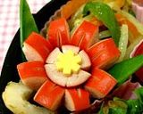 A picture of step 9 of Flower-Shaped Wiener Sausages to Decorate Your Bento.