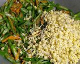 Foto langkah ke 5 dari resep Oseng kacang panjang + wortel dan touge.