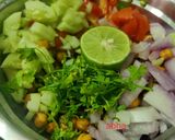 A picture of step 2 of Veggies and sprouts salad.