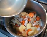 A picture of step 3 of Veggie-packed Pork Miso Soup.