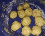Foto langkah ke 2 dari resep Kue Bawang Renyah.