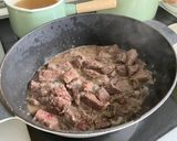 Foto del paso 4 de la receta: Estofado de solomillo ternera al ajillo con almendras