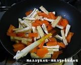 A picture of step 2 of Simmered Aburaage and Chinese Cabbage.