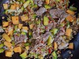 Fideos al wok de verduras y carne