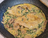 Foto del paso 7 de la receta: Pollo en salsa cremosa de champiñones y espinacas