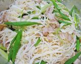 A picture of step 3 of Somen Noodles Chijimi with Pork and Walnut.